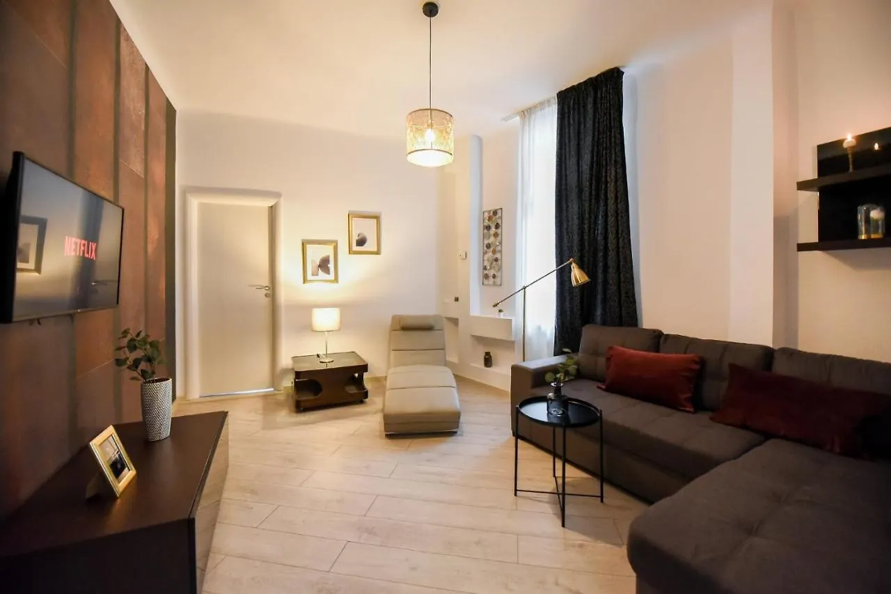 Amazing Location & Elegant Apt - Old Town Apartment Bucureşti