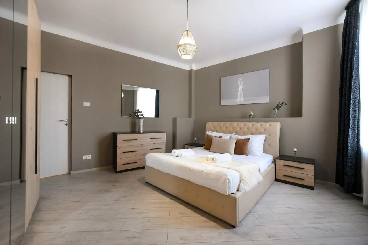 Amazing Location & Elegant Apt - Old Town Apartment Bucureşti