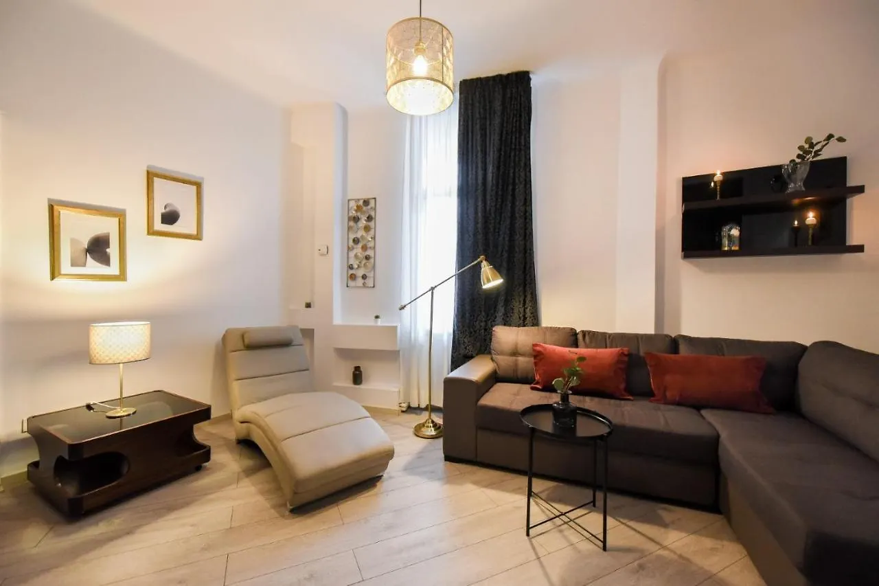 Amazing Location & Elegant Apt - Old Town Apartment Bucureşti