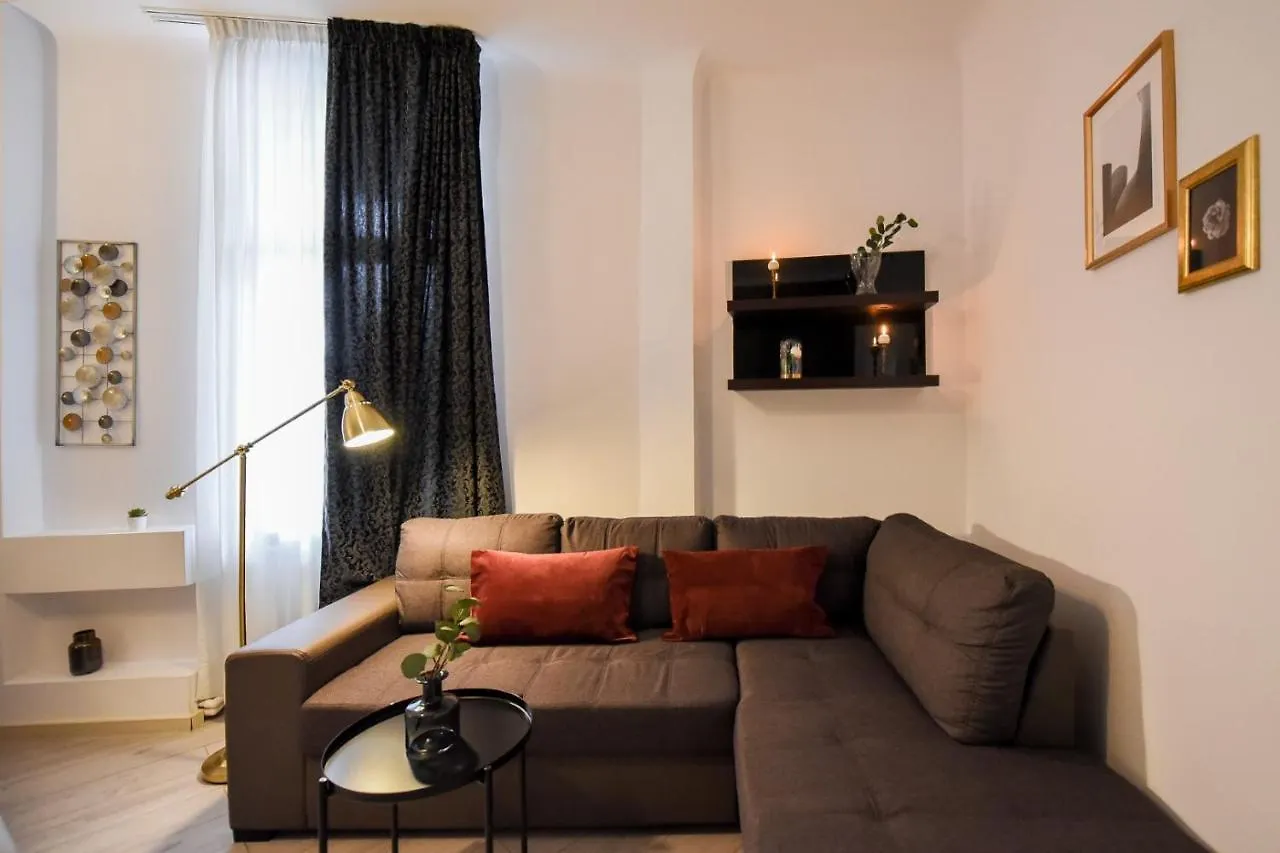 Amazing Location & Elegant Apt - Old Town Apartment Bucureşti